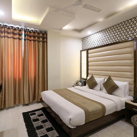 Hotel Mannat International By Mannat Új-Delhi Kültér fotó