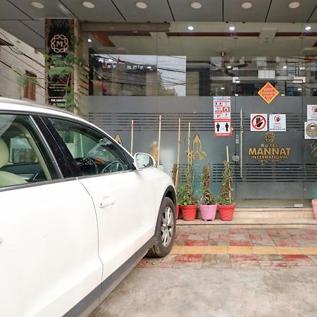 Hotel Mannat International By Mannat Új-Delhi Kültér fotó