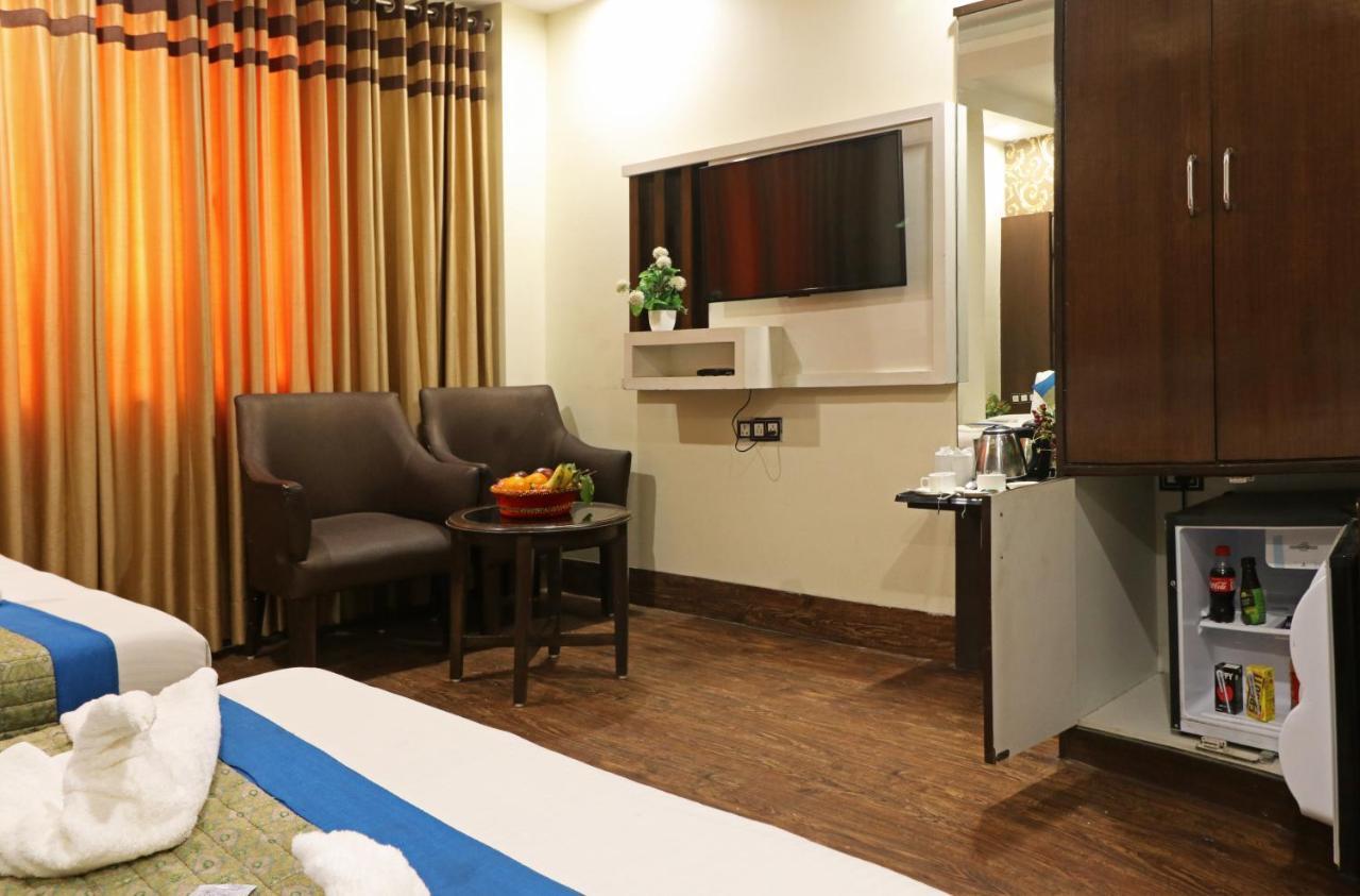 Hotel Mannat International By Mannat Új-Delhi Kültér fotó