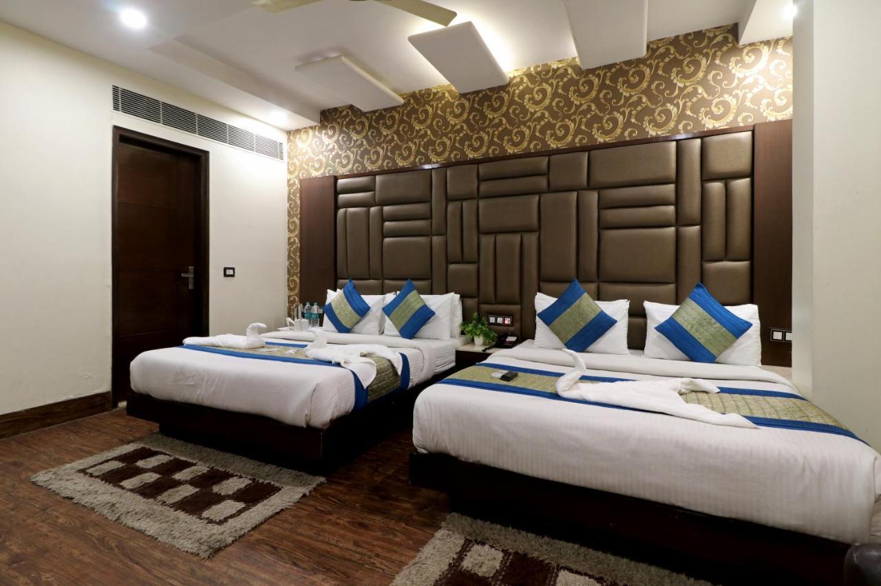 Hotel Mannat International By Mannat Új-Delhi Kültér fotó