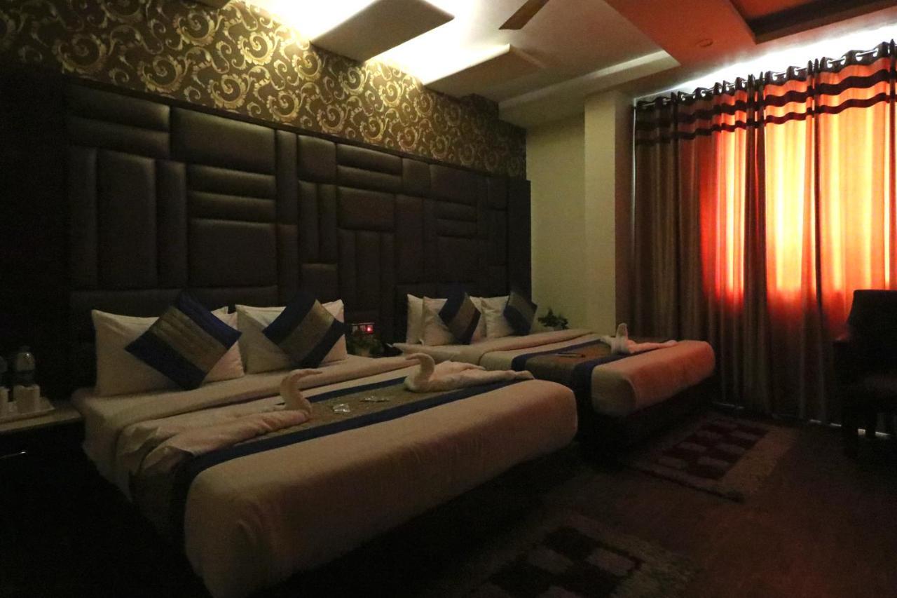 Hotel Mannat International By Mannat Új-Delhi Kültér fotó
