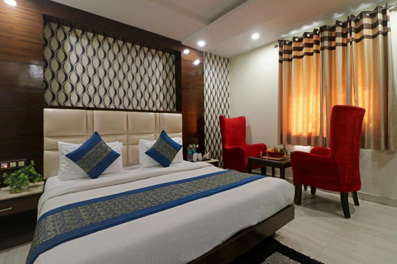 Hotel Mannat International By Mannat Új-Delhi Kültér fotó