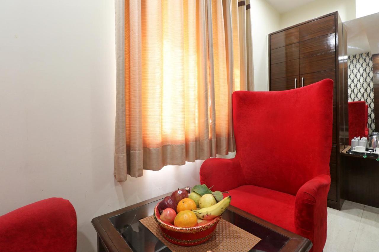 Hotel Mannat International By Mannat Új-Delhi Kültér fotó