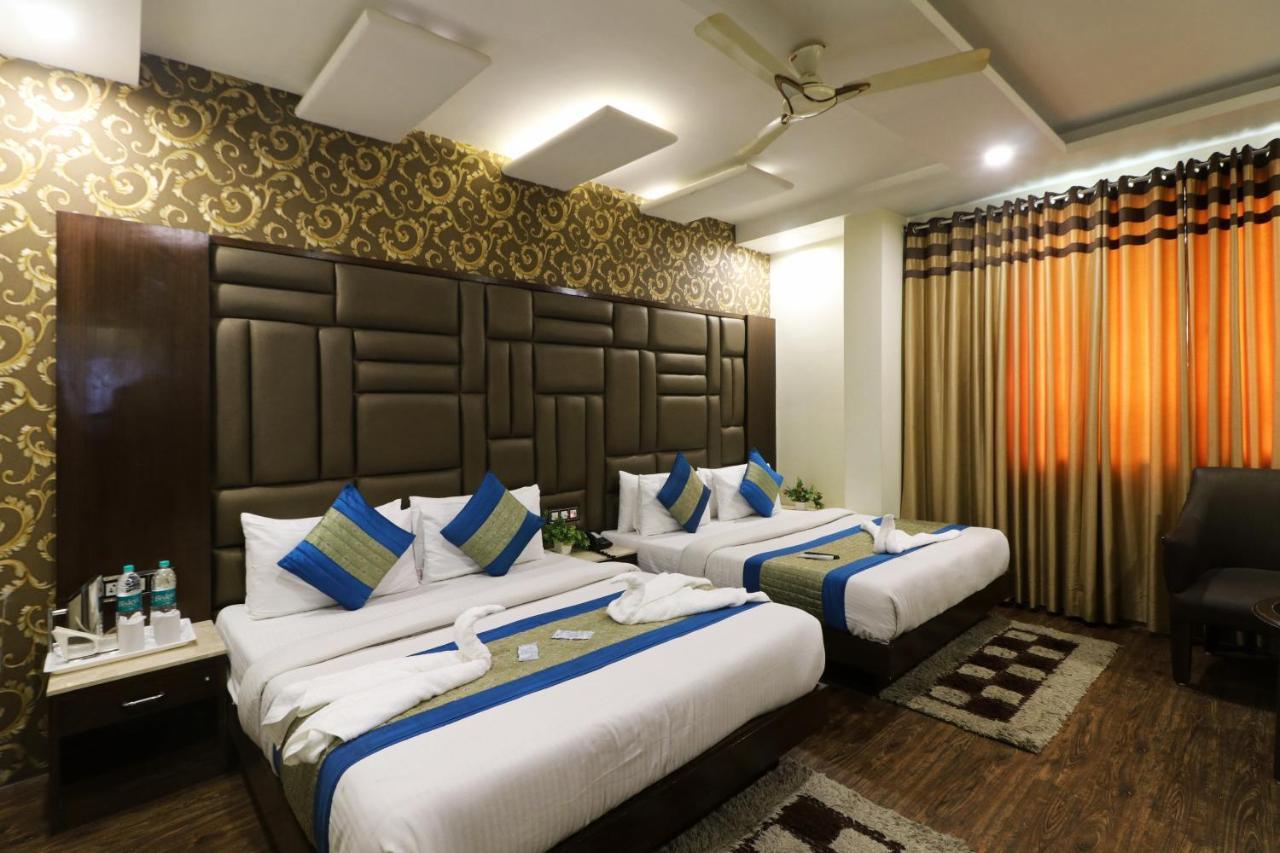 Hotel Mannat International By Mannat Új-Delhi Kültér fotó