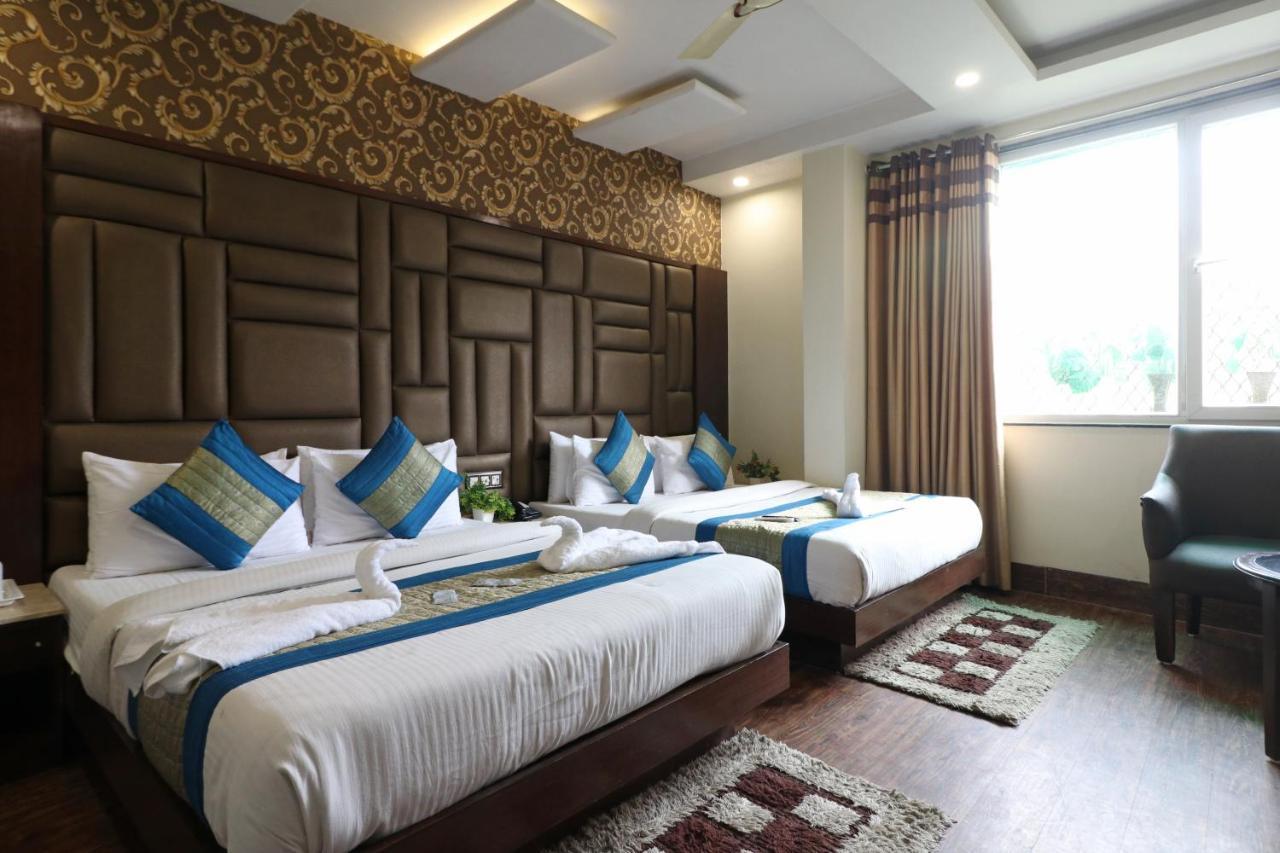 Hotel Mannat International By Mannat Új-Delhi Kültér fotó