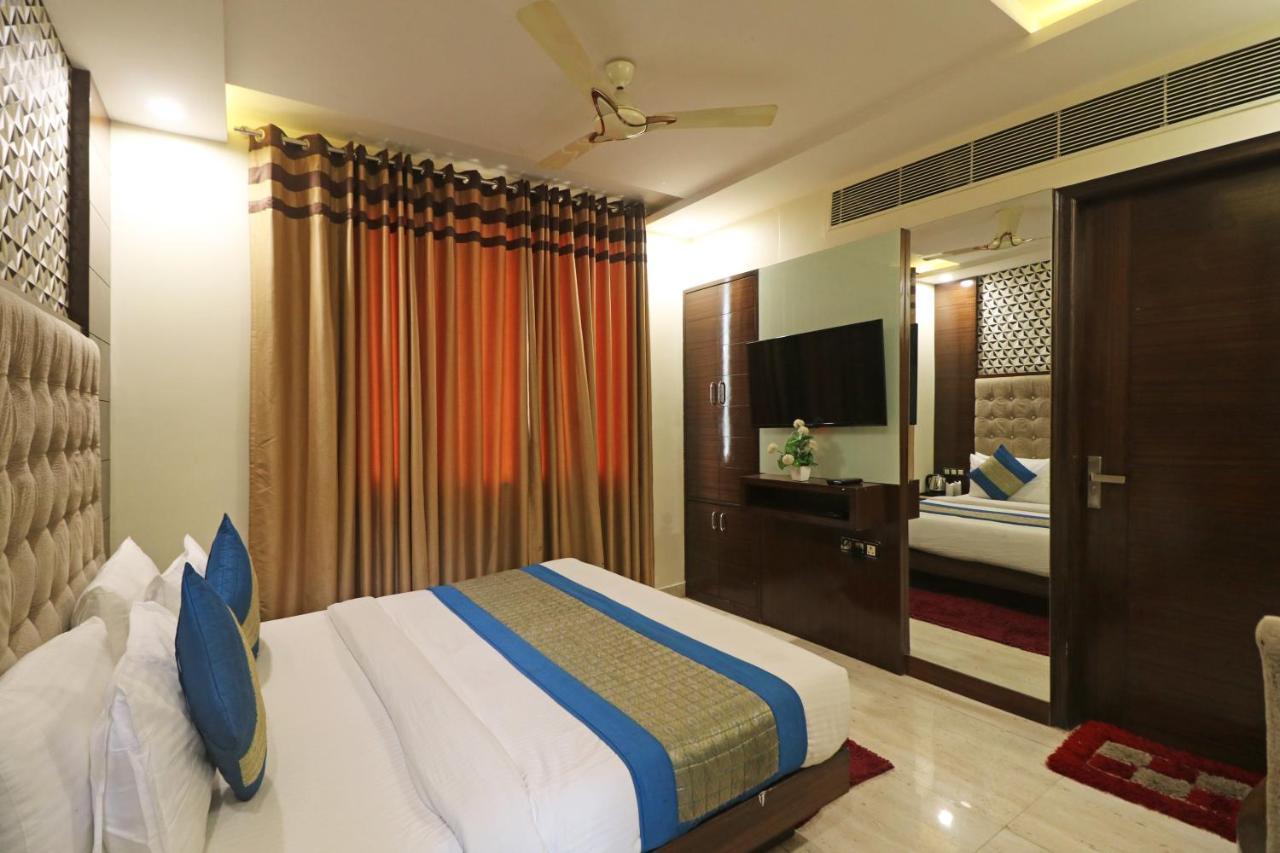 Hotel Mannat International By Mannat Új-Delhi Kültér fotó