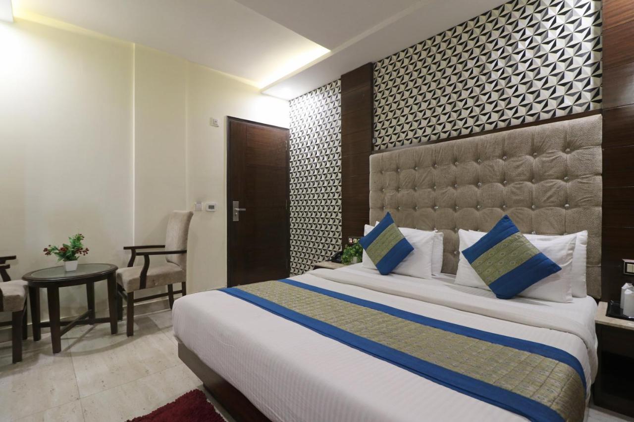 Hotel Mannat International By Mannat Új-Delhi Kültér fotó