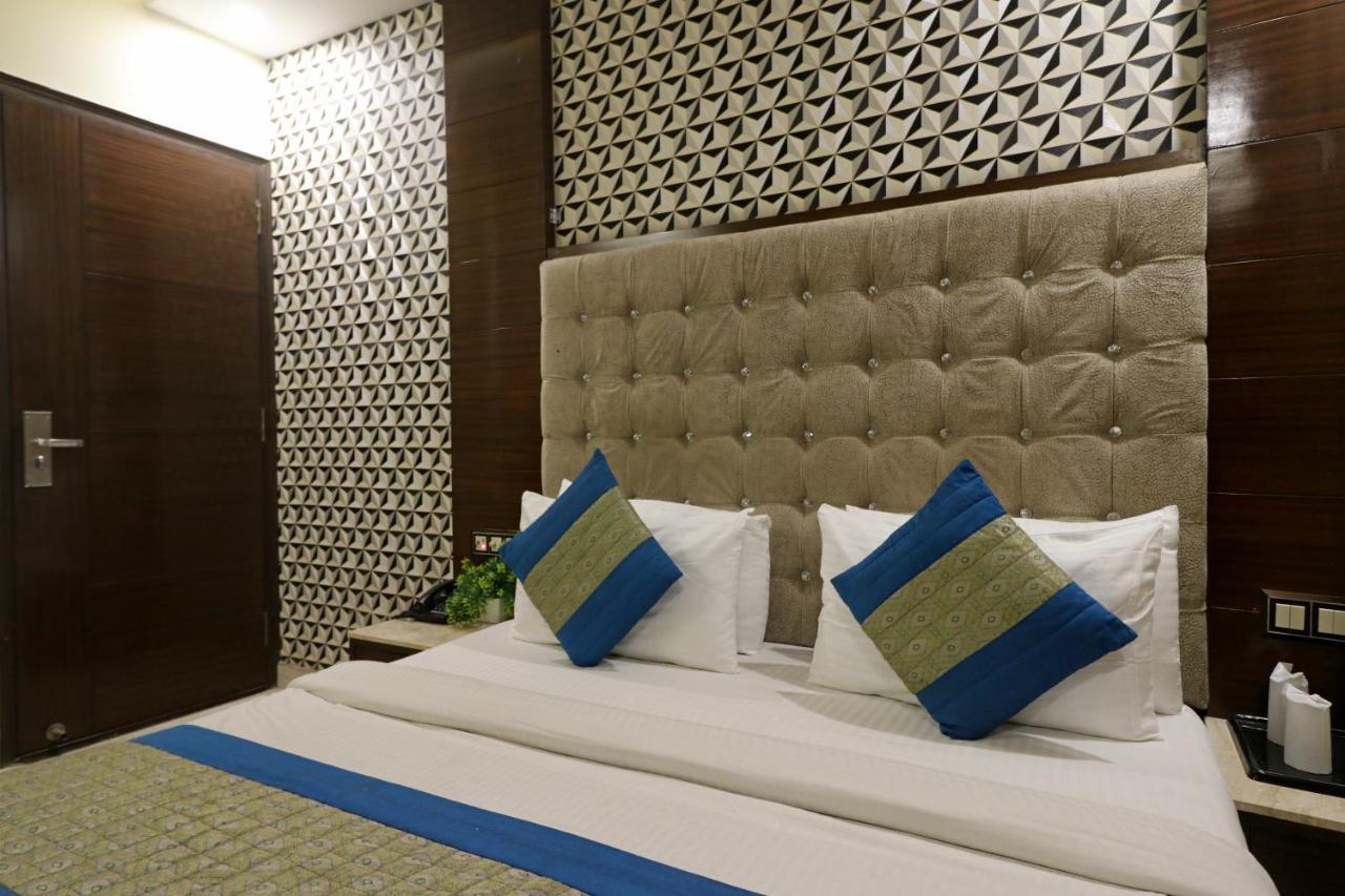 Hotel Mannat International By Mannat Új-Delhi Kültér fotó