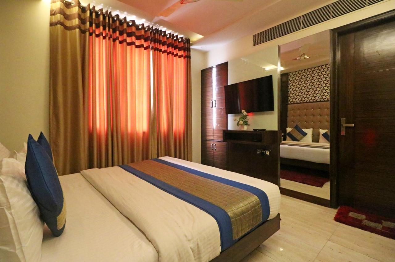 Hotel Mannat International By Mannat Új-Delhi Kültér fotó