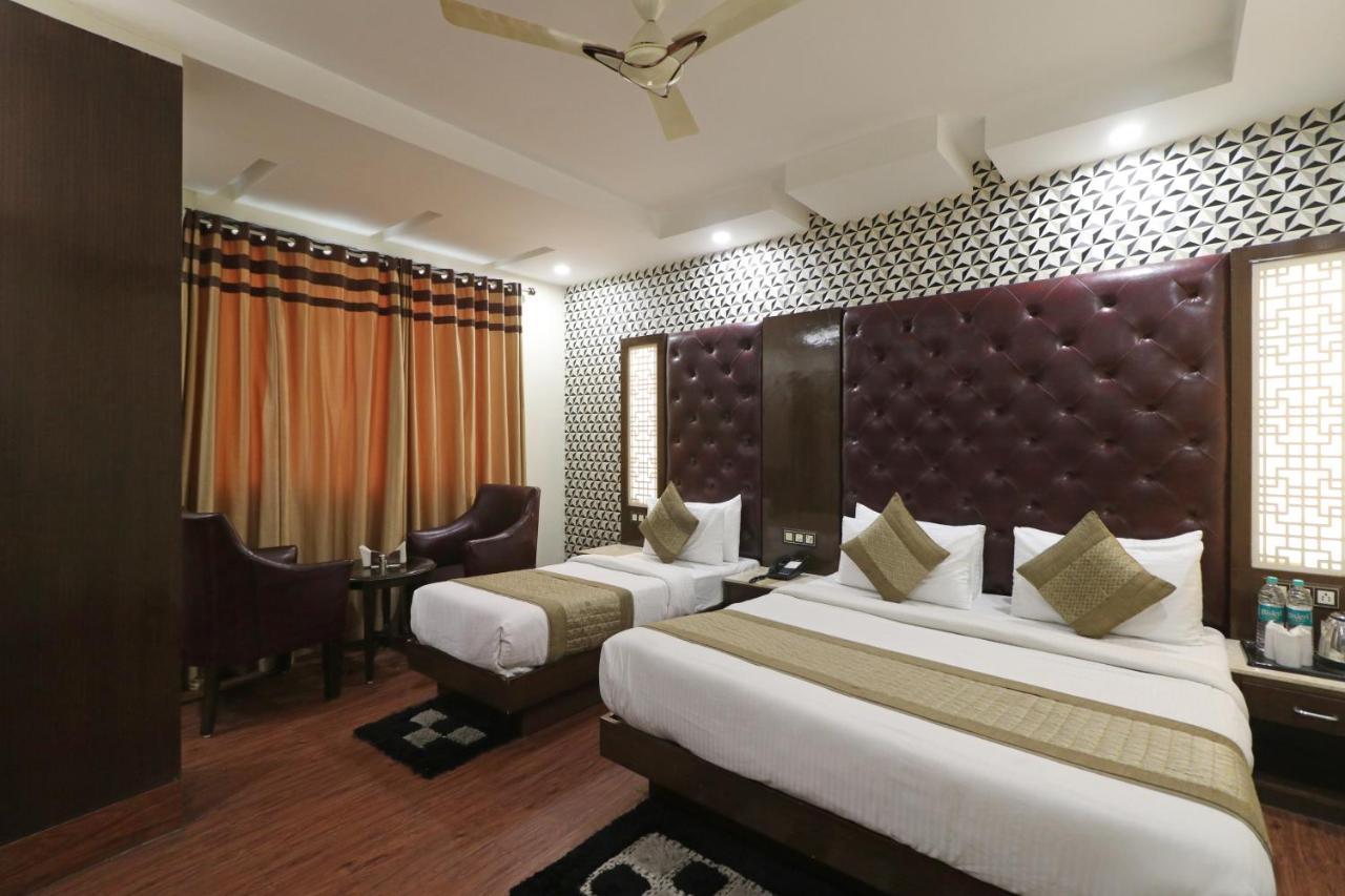 Hotel Mannat International By Mannat Új-Delhi Kültér fotó