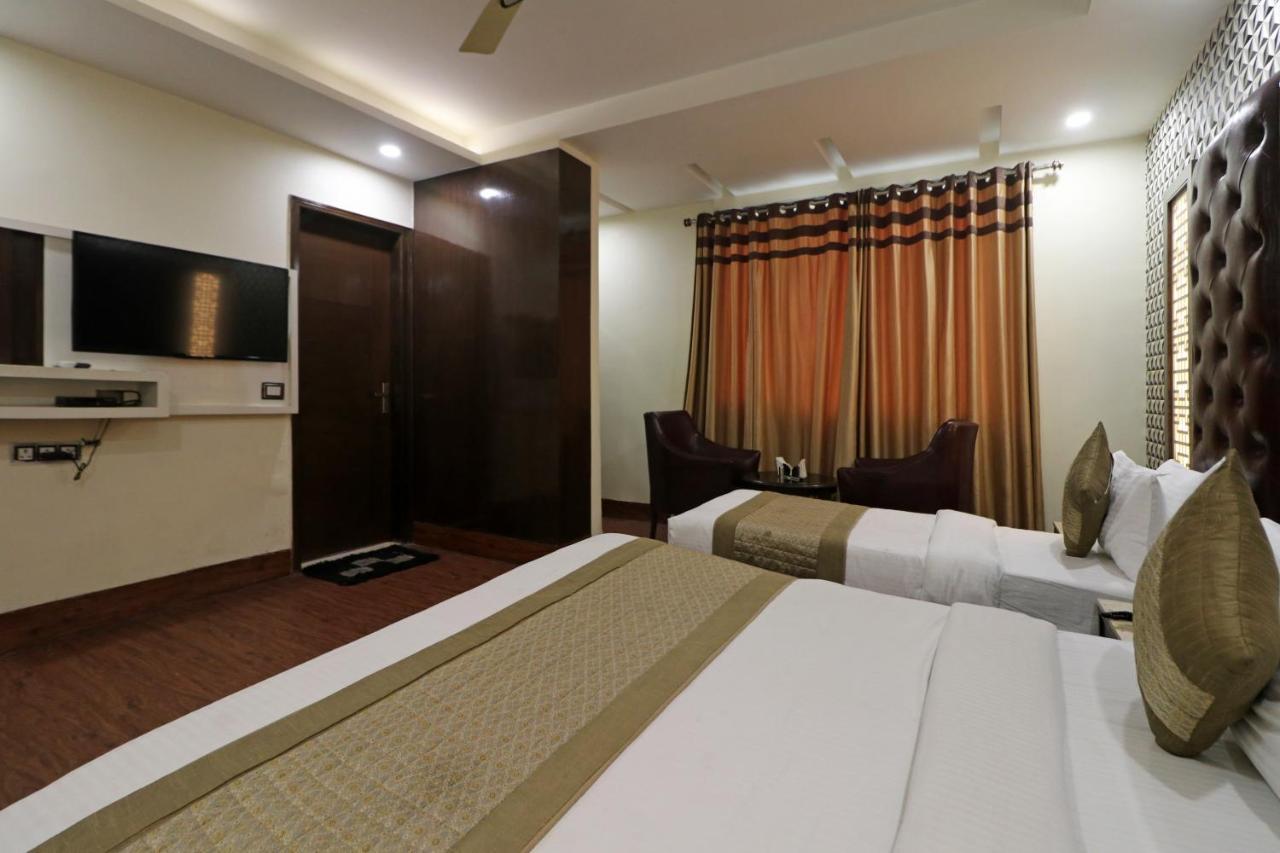 Hotel Mannat International By Mannat Új-Delhi Kültér fotó