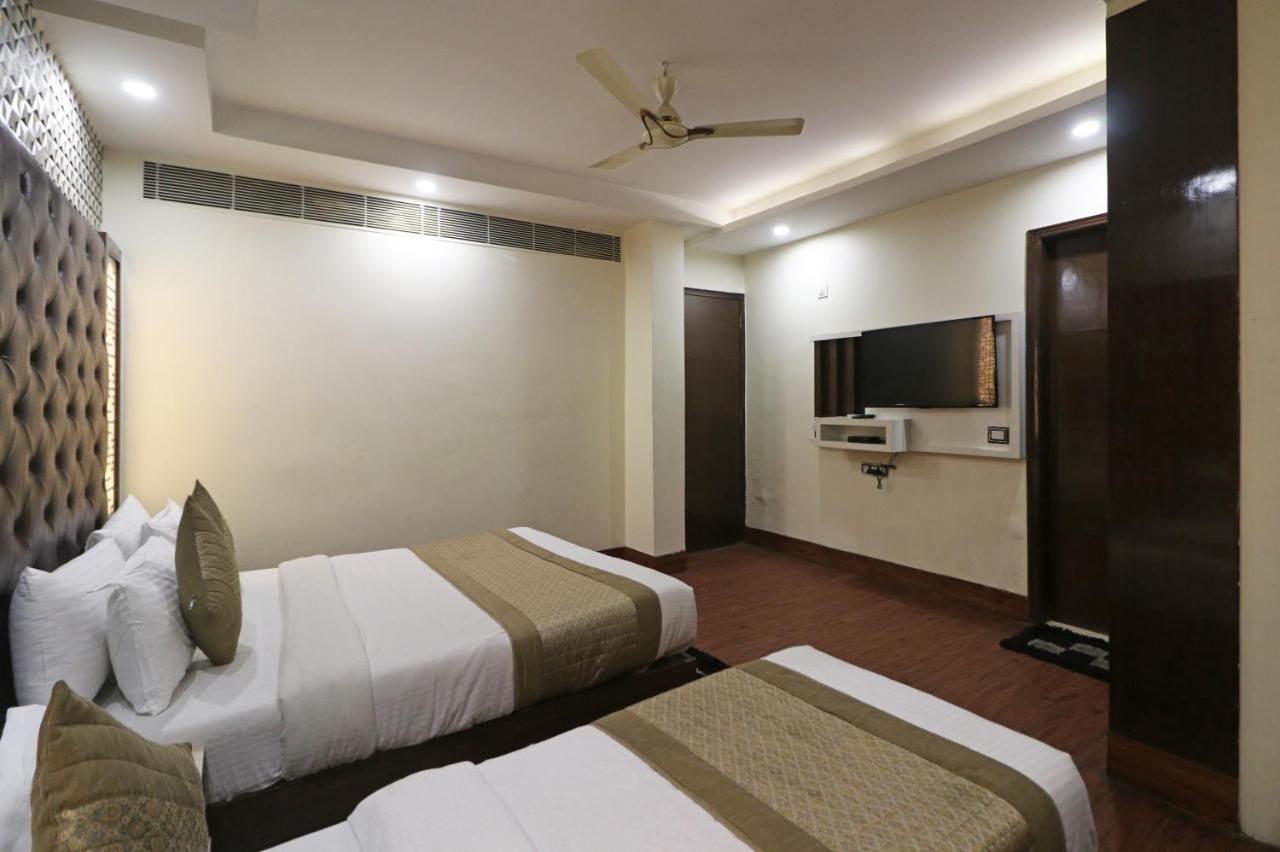 Hotel Mannat International By Mannat Új-Delhi Kültér fotó