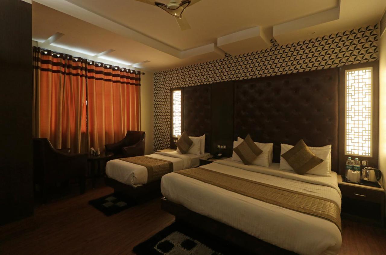 Hotel Mannat International By Mannat Új-Delhi Kültér fotó