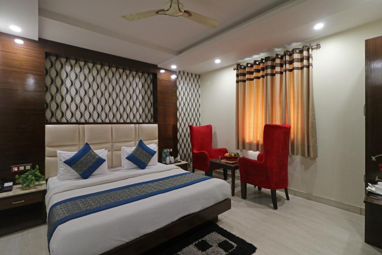 Hotel Mannat International By Mannat Új-Delhi Kültér fotó