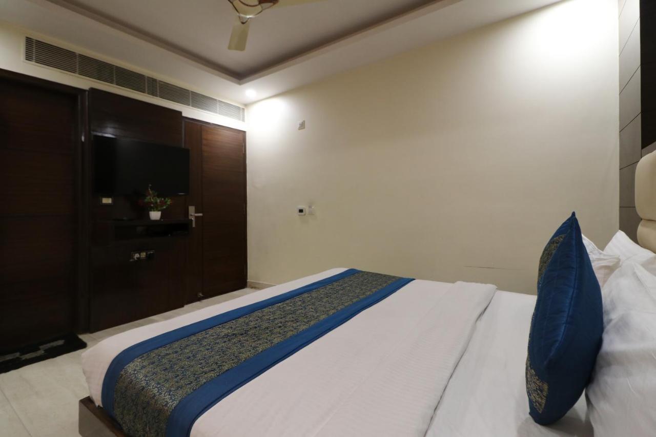 Hotel Mannat International By Mannat Új-Delhi Kültér fotó