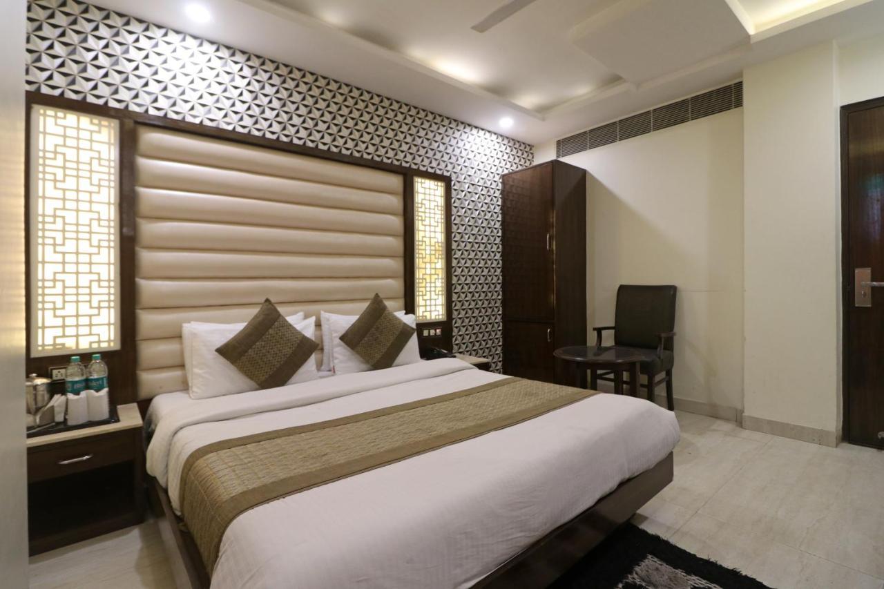 Hotel Mannat International By Mannat Új-Delhi Kültér fotó