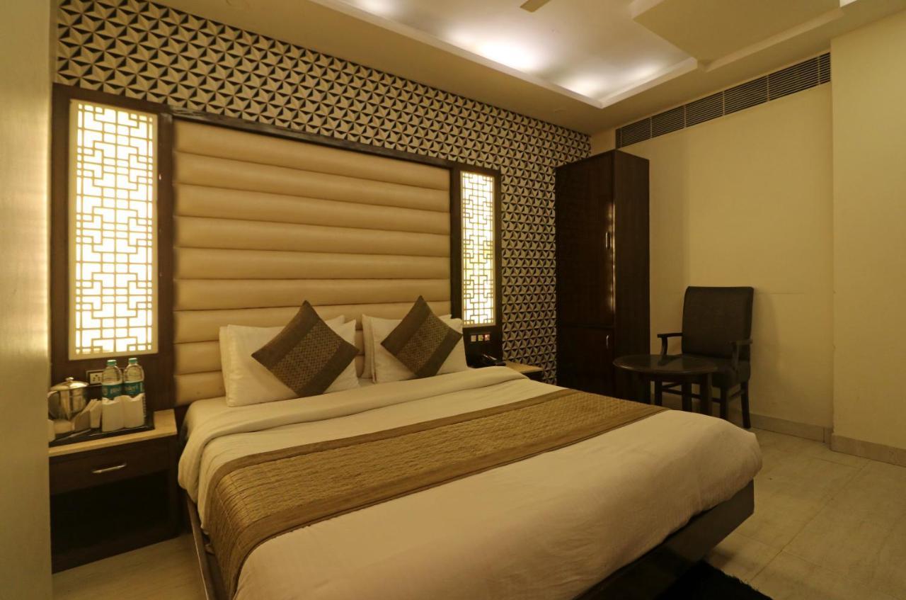Hotel Mannat International By Mannat Új-Delhi Kültér fotó