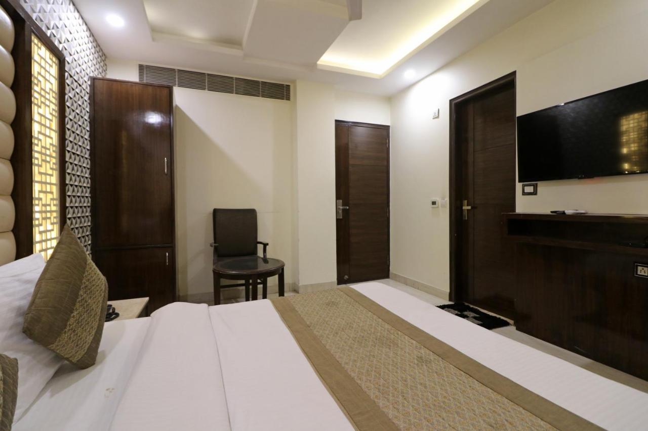 Hotel Mannat International By Mannat Új-Delhi Kültér fotó