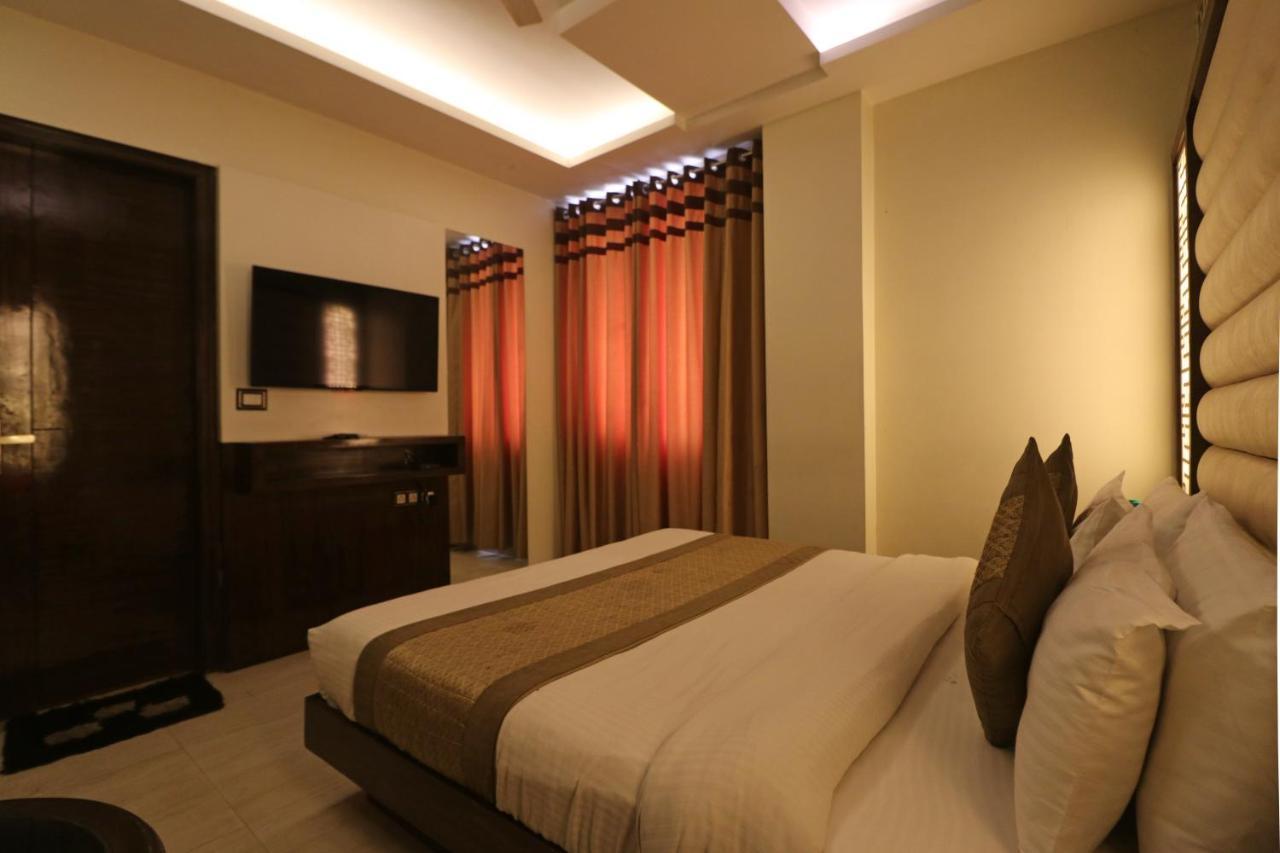 Hotel Mannat International By Mannat Új-Delhi Kültér fotó
