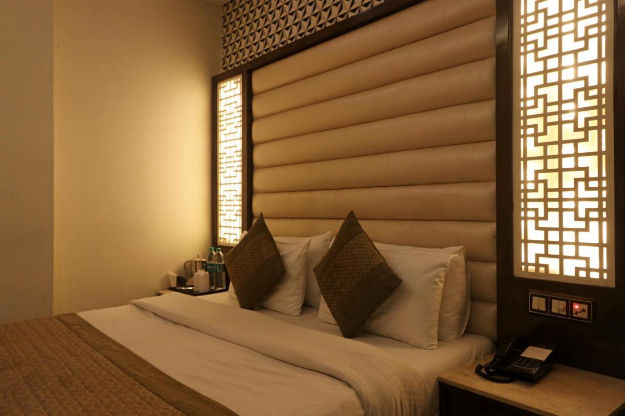 Hotel Mannat International By Mannat Új-Delhi Kültér fotó