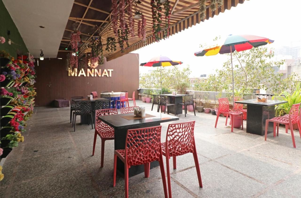 Hotel Mannat International By Mannat Új-Delhi Kültér fotó