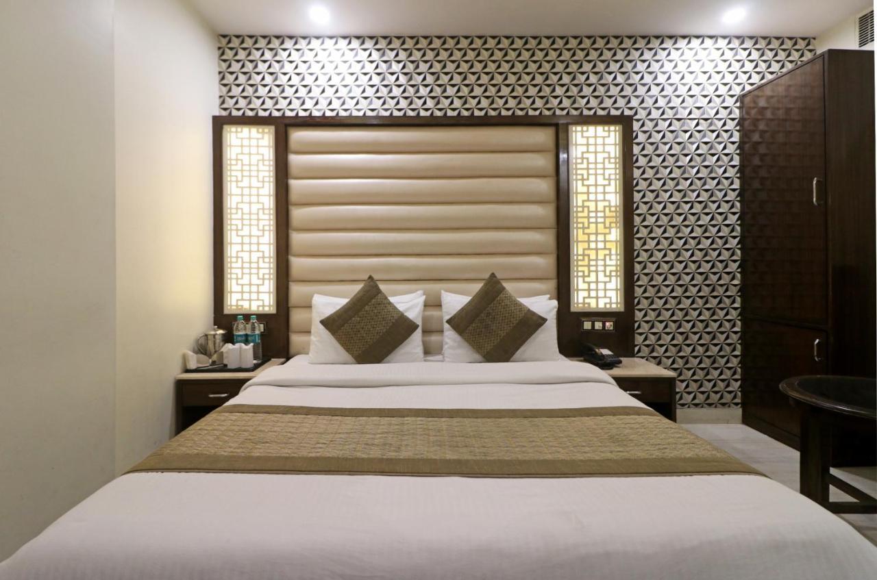 Hotel Mannat International By Mannat Új-Delhi Kültér fotó