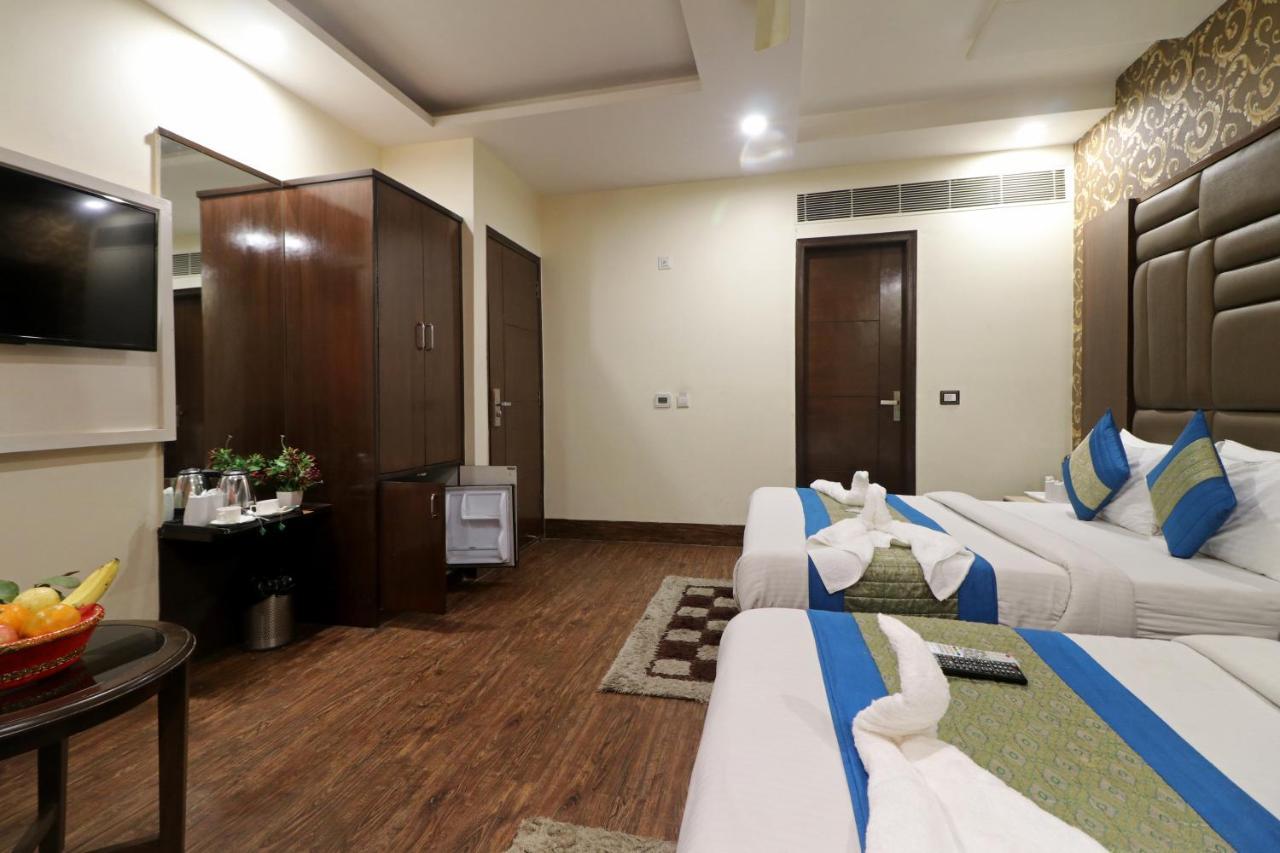 Hotel Mannat International By Mannat Új-Delhi Kültér fotó