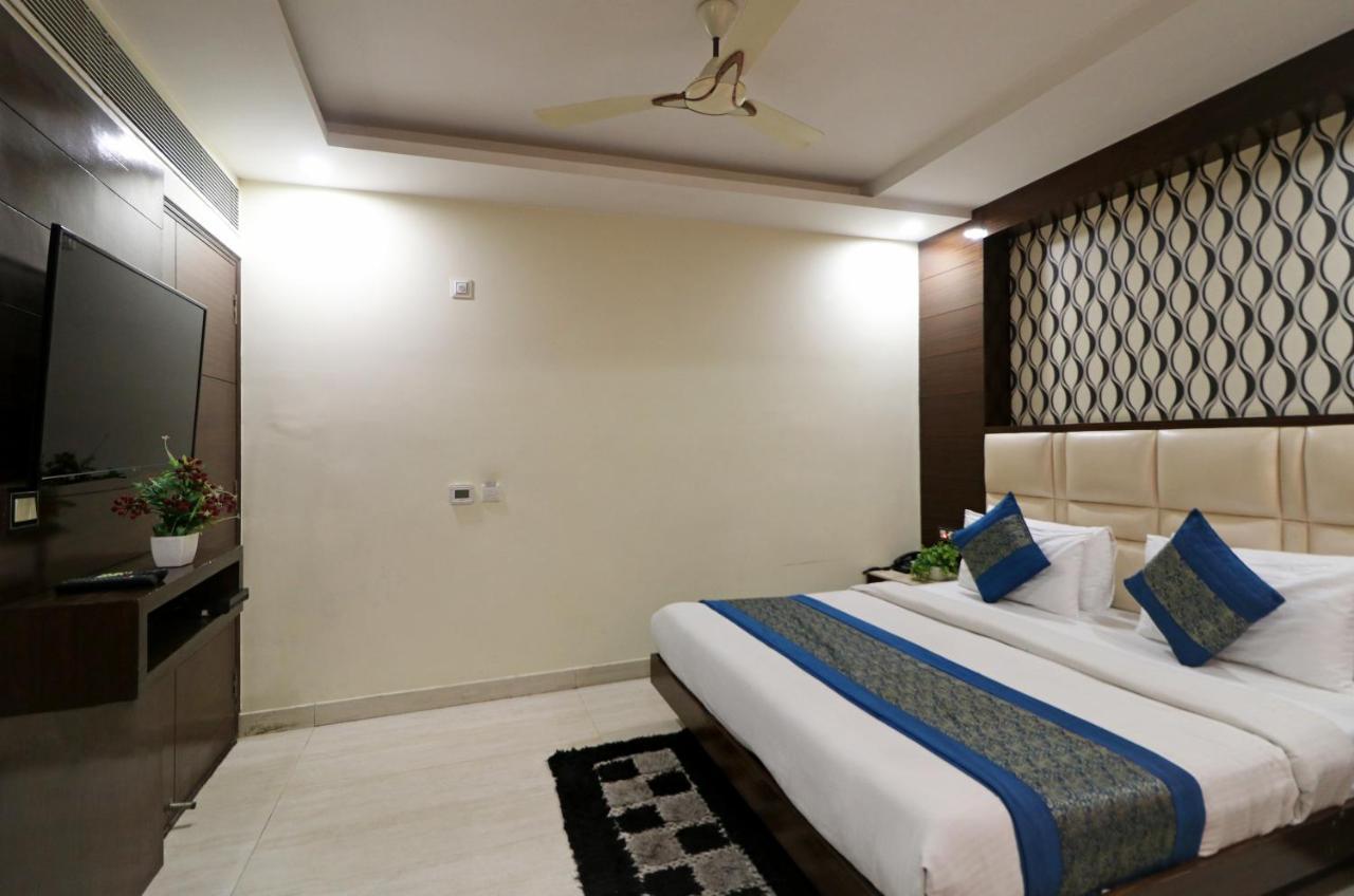 Hotel Mannat International By Mannat Új-Delhi Kültér fotó