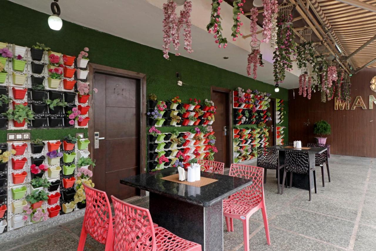 Hotel Mannat International By Mannat Új-Delhi Kültér fotó