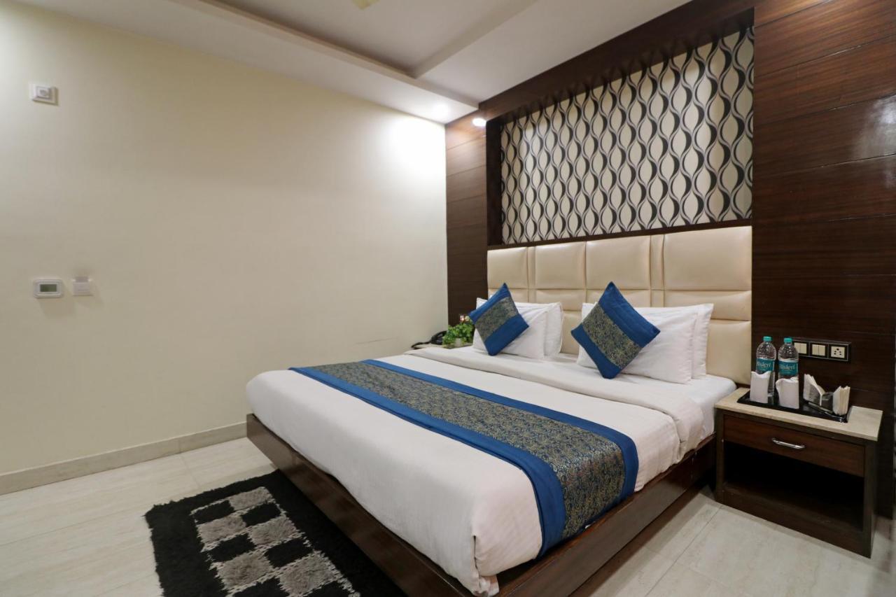 Hotel Mannat International By Mannat Új-Delhi Kültér fotó