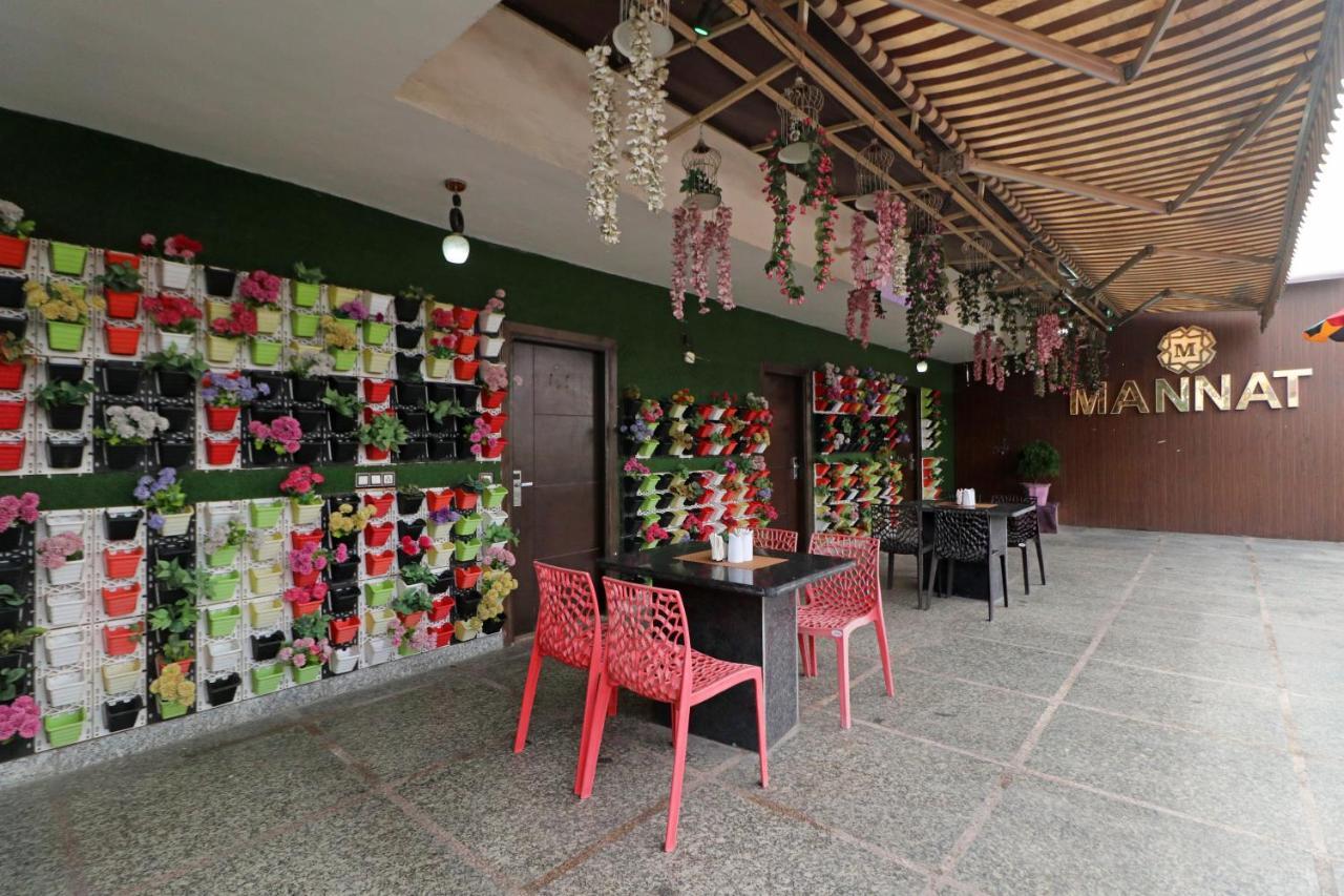 Hotel Mannat International By Mannat Új-Delhi Kültér fotó