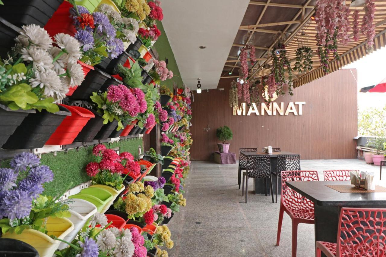 Hotel Mannat International By Mannat Új-Delhi Kültér fotó